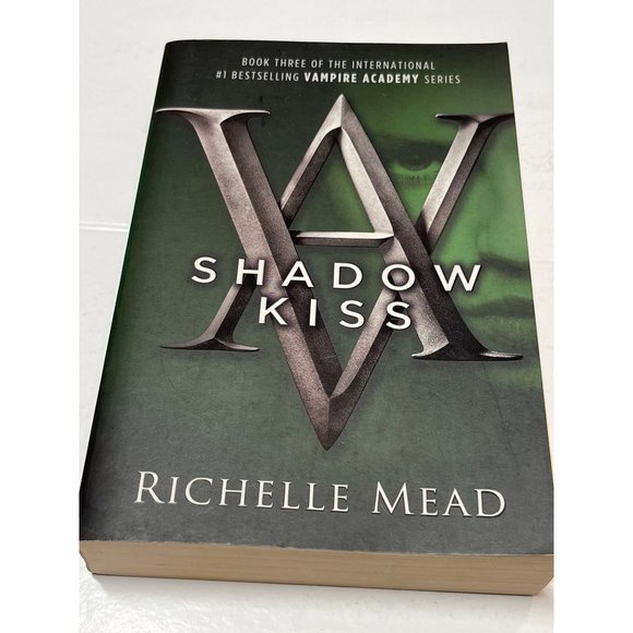 Shadow Kiss By Richelle Mead (Vampire Academy) - Picture 1 of 2